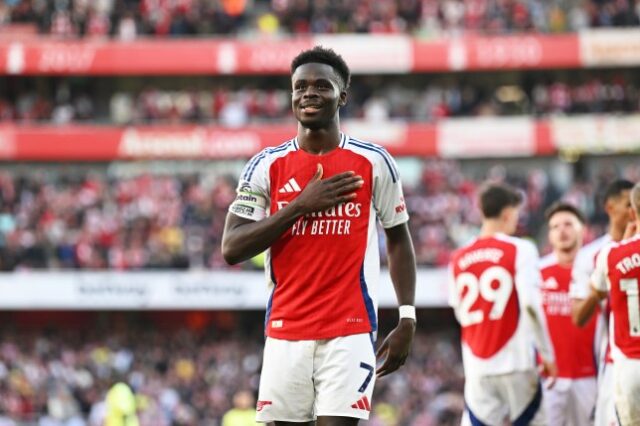 Bukayo Saka, do Arsenal, comemora o terceiro gol de seu time contra o Southampton