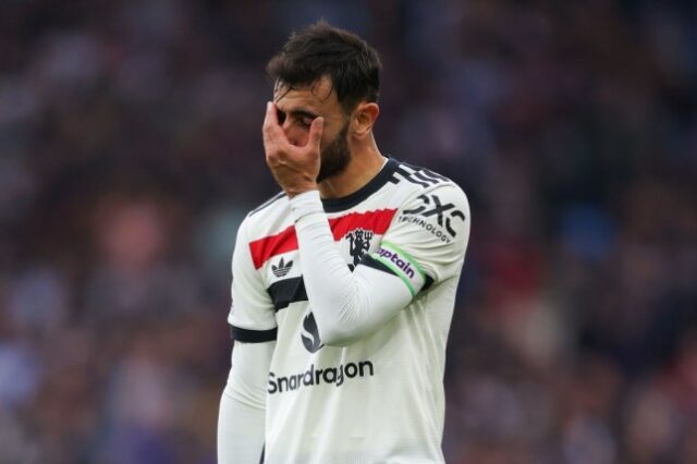 Bruno Fernandes do Manchester United durante a partida da Premier League entre Aston Villa FC e Manchester United FC em Villa Park