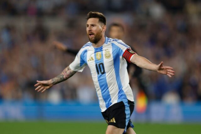 Lionel Messi elevou sua contagem pela Argentina para 112 gols. (Foto de Gustavo Ortiz/Jam Media/Getty Images)