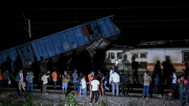 `Bagmati Express entrou na linha circular onde o trem de mercadorias estava estacionado`