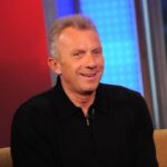 O ex-jogador de futebol americano da NFL Joe Montana visita a FOX & Friends no FOX Studios em 3 de maio de 2011 na cidade de Nova York.