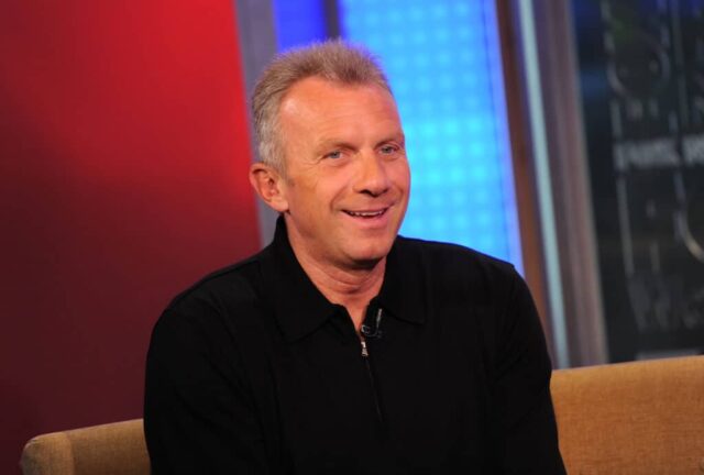 O ex-jogador de futebol americano da NFL Joe Montana visita a FOX & Friends no FOX Studios em 3 de maio de 2011 na cidade de Nova York.