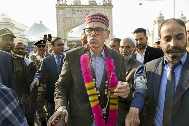 Omar Abdullah empossado como ministro-chefe de Jammu e Caxemira