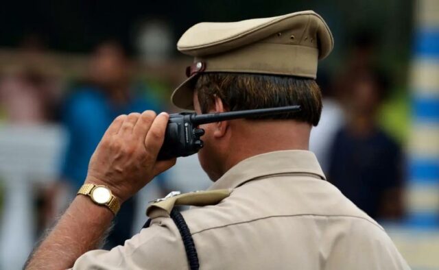 Principais notícias do meio-dia: A polícia aprende a linguagem de sinais para registrar uma planilha de cobrança de 300 páginas e muito mais