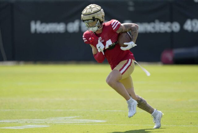 SANTA CLARA, CALIFÓRNIA - 29 DE JULHO: Ricky Pearsall nº 14 do San Francisco 49ers treina durante o campo de treinamento no SAP Performance Facility em 29 de julho de 2024 em Santa Clara, Califórnia.