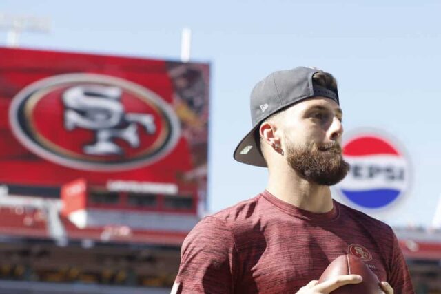 SANTA CLARA, CALIFÓRNIA - 09 DE SETEMBRO: O wide receiver Ricky Pearsall # 14 do San Francisco 49ers tenta passar durante o aquecimento antes de jogar contra o New York Jets no Levi's Stadium em 09 de setembro de 2024 em Santa Clara, Califórnia. 