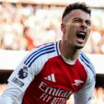 Gabriel Martinelli, do Arsenal FC, comemora após marcar o segundo gol de seu time durante a partida da Premier League entre Arsenal FC e Southampton FC