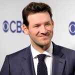 NOVA IORQUE, NY - 16 DE MAIO: Tony Romo participa do CBS Upfront 2018 no The Plaza Hotel em 16 de maio de 2018 na cidade de Nova York.