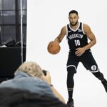 NOVA IORQUE, NOVA IORQUE - 30 DE SETEMBRO: Ben Simmons nº 10 do Brooklyn Nets posa para fotos durante o NBA Media Day no Brooklyn Nets HSS Training Center em 30 de setembro de 2024 no bairro de Brooklyn, na cidade de Nova York. NOTA AO USUÁRIO: O usuário reconhece e concorda expressamente que, ao baixar e/ou usar esta fotografia, o usuário está concordando com os termos e condições do Contrato de Licença da Getty Images