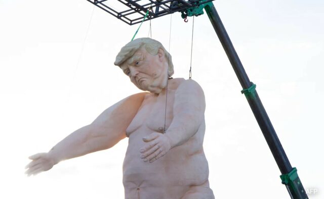 Estátua de Trump nu que apareceu em Las Vegas desaparece misteriosamente