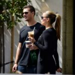 Gleb Savchenko faz uma pausa para o café em meio aos ensaios do DWTS