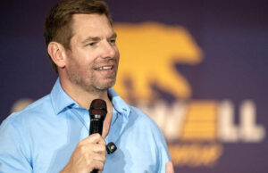 O FBI apreendeu o laptop e o celular de Eric Swalwell no Aeroporto Internacional de São Francisco (SFO) após detê-lo.