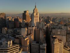 O déficit orçamentário do Brasil assumiu proporções epidêmicas, fazendo com que persistam sérias preocupações fiscais.