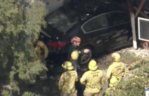 Crianças feridas após veículo bater na pré-escola de Glendale Children injured after vehicle slams into Glendale preschool