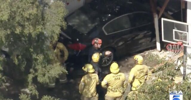 Children injured after vehicle slams into Glendale preschool