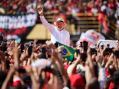 Lula inicia sua campanha de reeleição com a esperança de trazer os trabalhadores de volta ao seu Partido dos Trabalhadores.