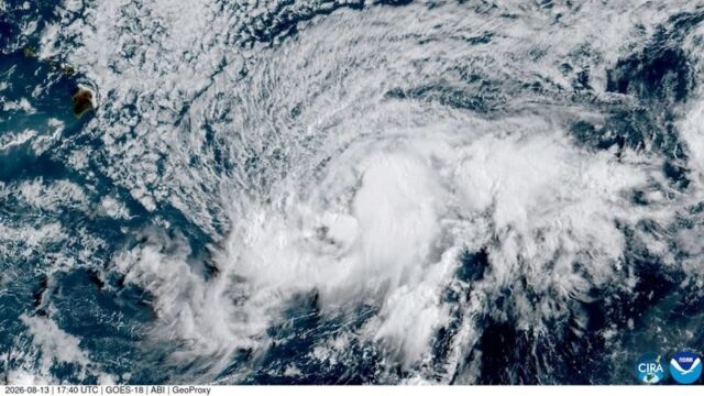 More than 200,000 without power in Hawaii, 100 homes damaged as Lala shifts to tropical storm More than 200,000 without power in Hawaii, 100 homes damaged as Lala shifts to tropical storm