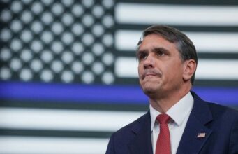 A procuradora-geral dos EUA, Blanche, apoia publicamente Pirro após as críticas de Trump sobre o Reflecting Pool US Attorney General Blanche publicly backs Pirro after Trump criticism over Reflecting Pool
