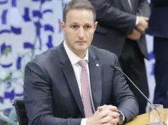 Derrite estará no palco ao lado de Tarcísio, mas o PP permanece neutro na disputa pela presidência.