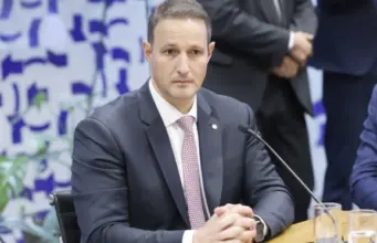 Derrite estará no palco ao lado de Tarcísio, mas o PP permanece neutro na disputa pela presidência.