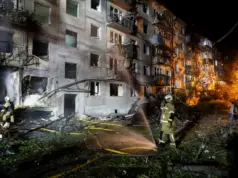 Três pessoas morreram em resultado de ataques com mísseis russos contra Kiev, na Ucrânia.
