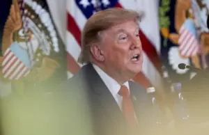 Um tribunal de apelações mantém uma liminar que impede Trump de prosseguir com seus planos para o Salão de Baile da Casa Branca.